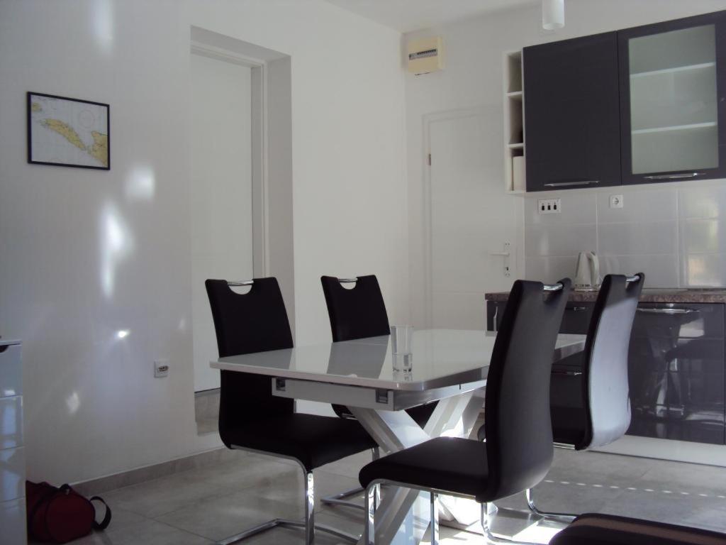 Apartment Zalo Donje Selo na Šolti Εξωτερικό φωτογραφία